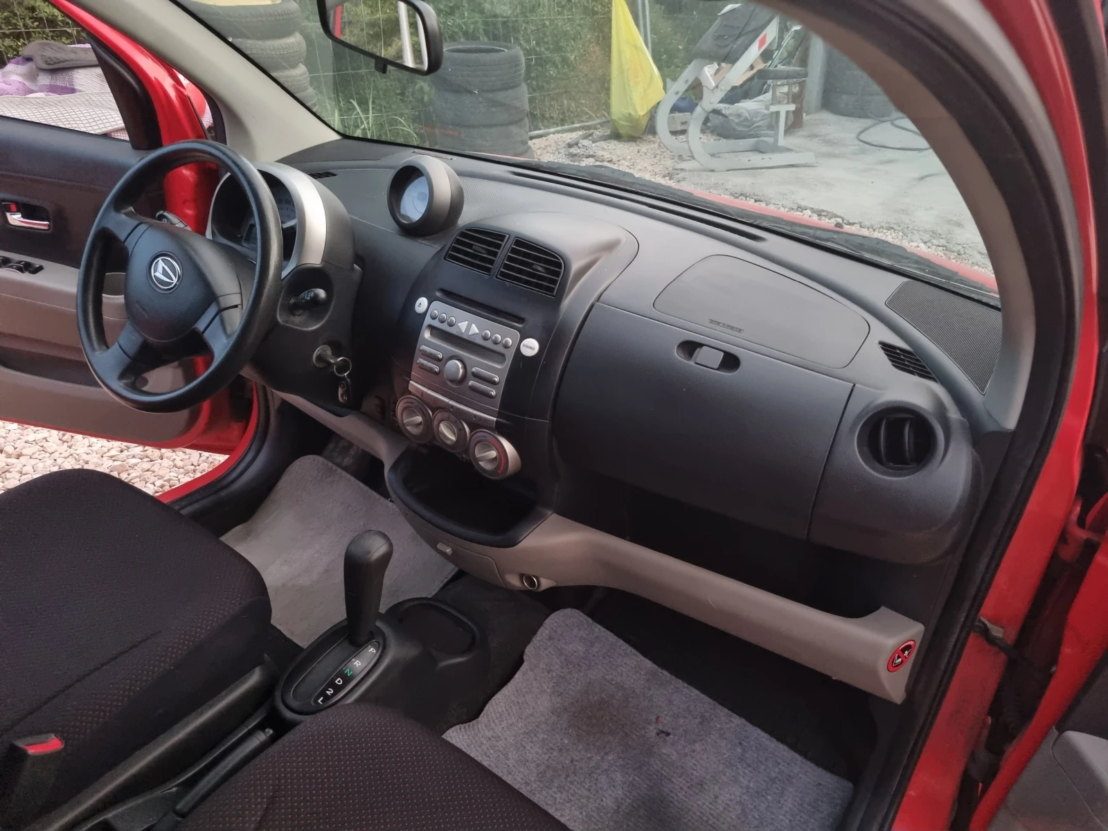 Daihatsu Sirion 1.3vvti.4X4 AUTOMATT, снимка 10 - Автомобили и джипове - 55269554