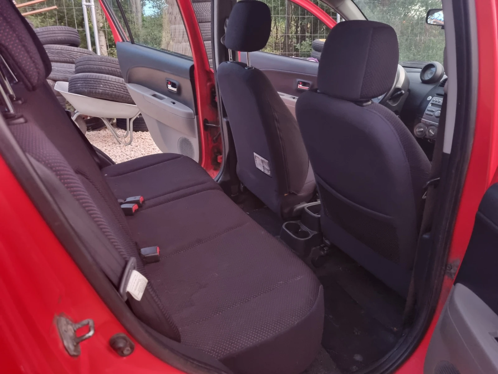 Daihatsu Sirion 1.3vvti.4X4 AUTOMATT, снимка 6 - Автомобили и джипове - 55269554