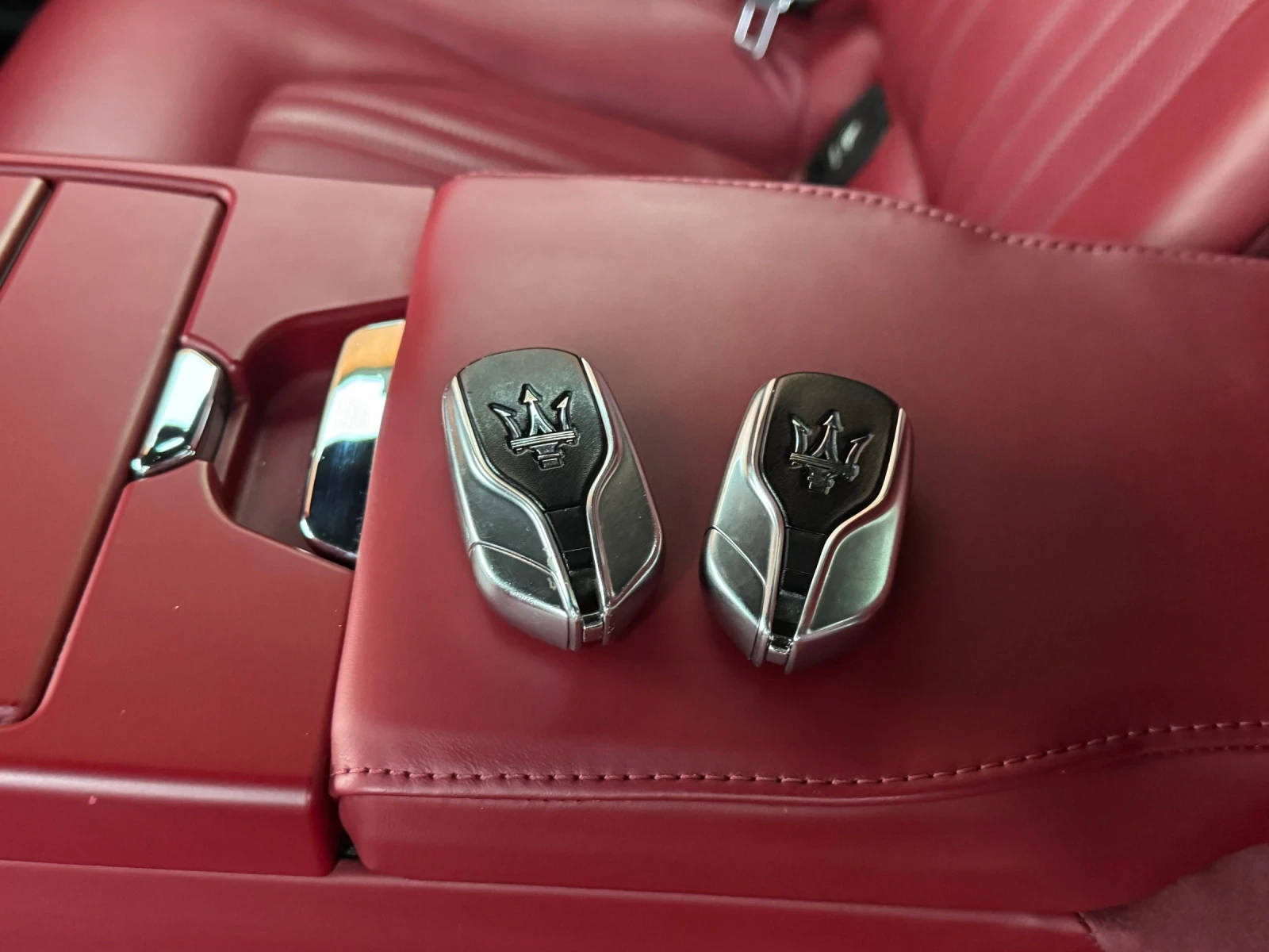 Maserati Ghibli INDIVIDUAL / КАРБОН / ОБДУХВАНЕ / ПОДГРЕВ / HARMAN, снимка 11 - Автомобили и джипове - 56318690
