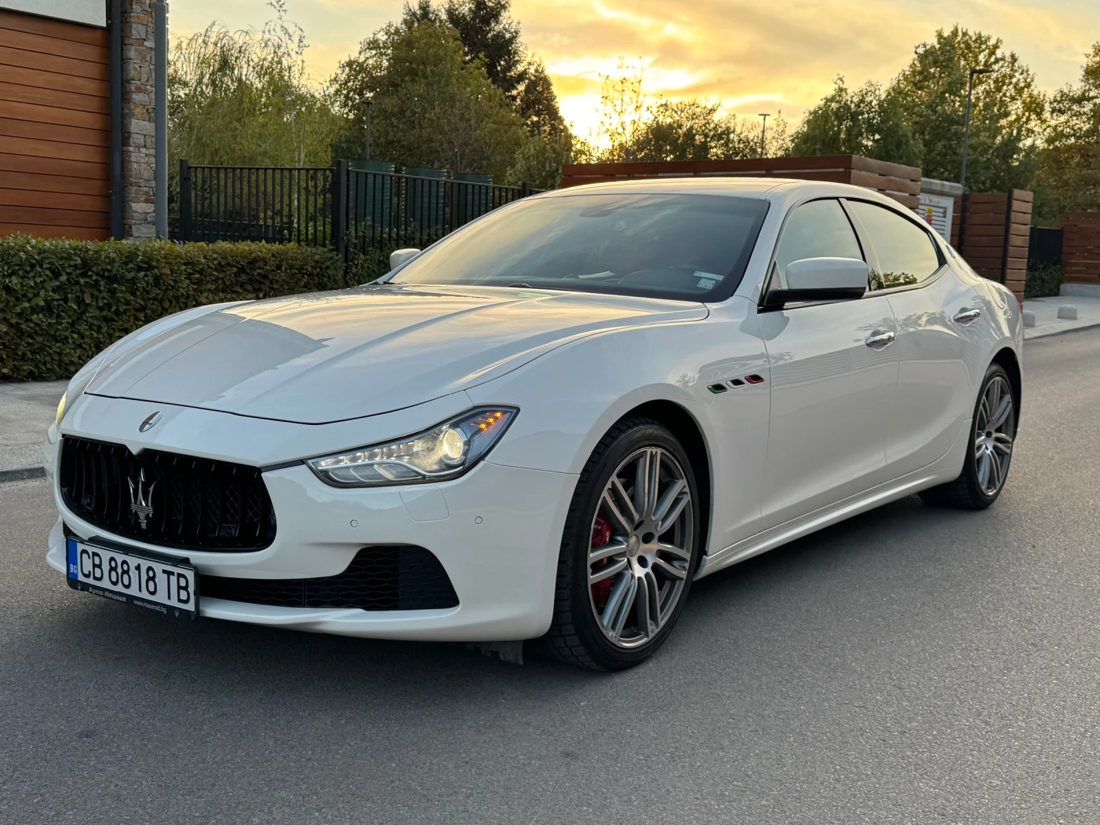 Maserati Ghibli INDIVIDUAL / КАРБОН / ОБДУХВАНЕ / ПОДГРЕВ / HARMAN, снимка 3 - Автомобили и джипове - 56318690
