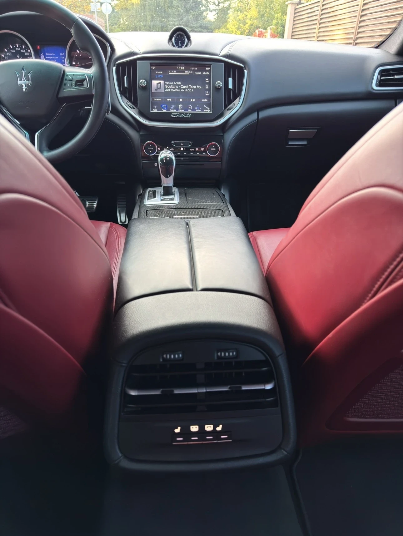 Maserati Ghibli INDIVIDUAL / КАРБОН / ОБДУХВАНЕ / ПОДГРЕВ / HARMAN, снимка 14 - Автомобили и джипове - 56318690