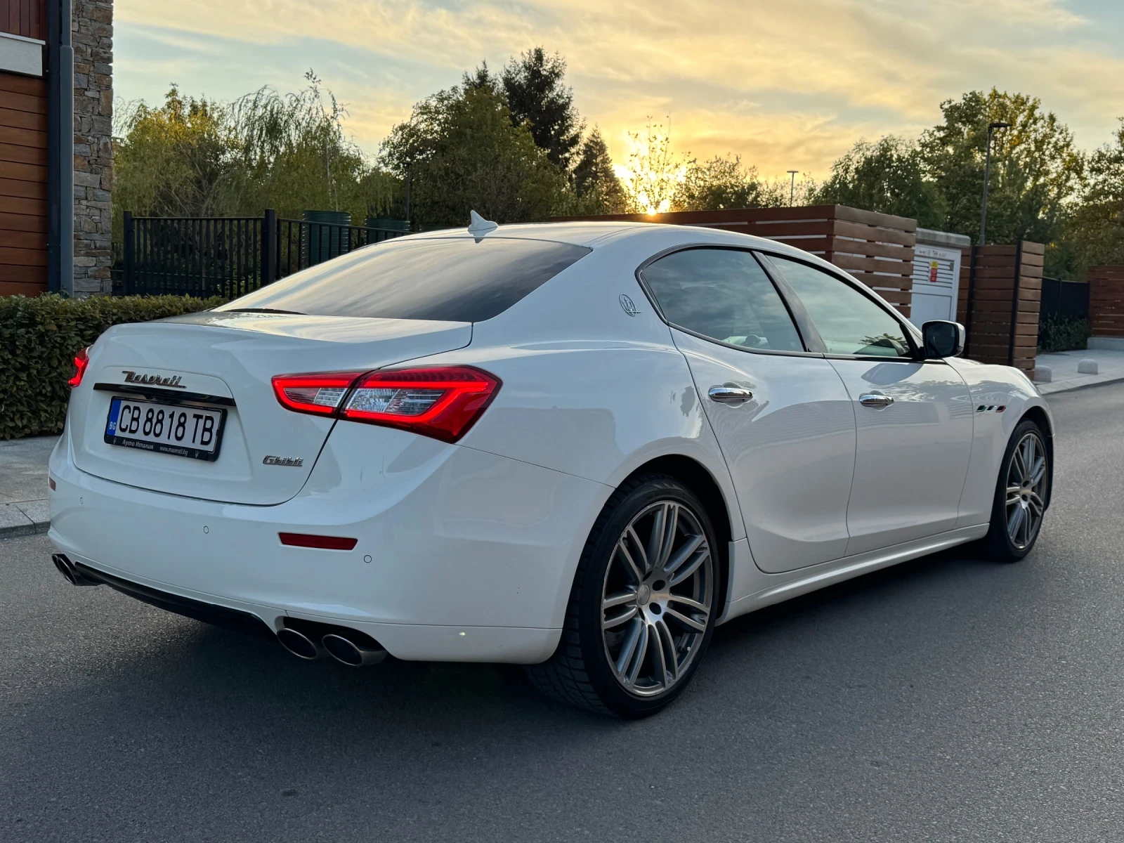 Maserati Ghibli INDIVIDUAL / КАРБОН / ОБДУХВАНЕ / ПОДГРЕВ / HARMAN, снимка 6 - Автомобили и джипове - 56318690