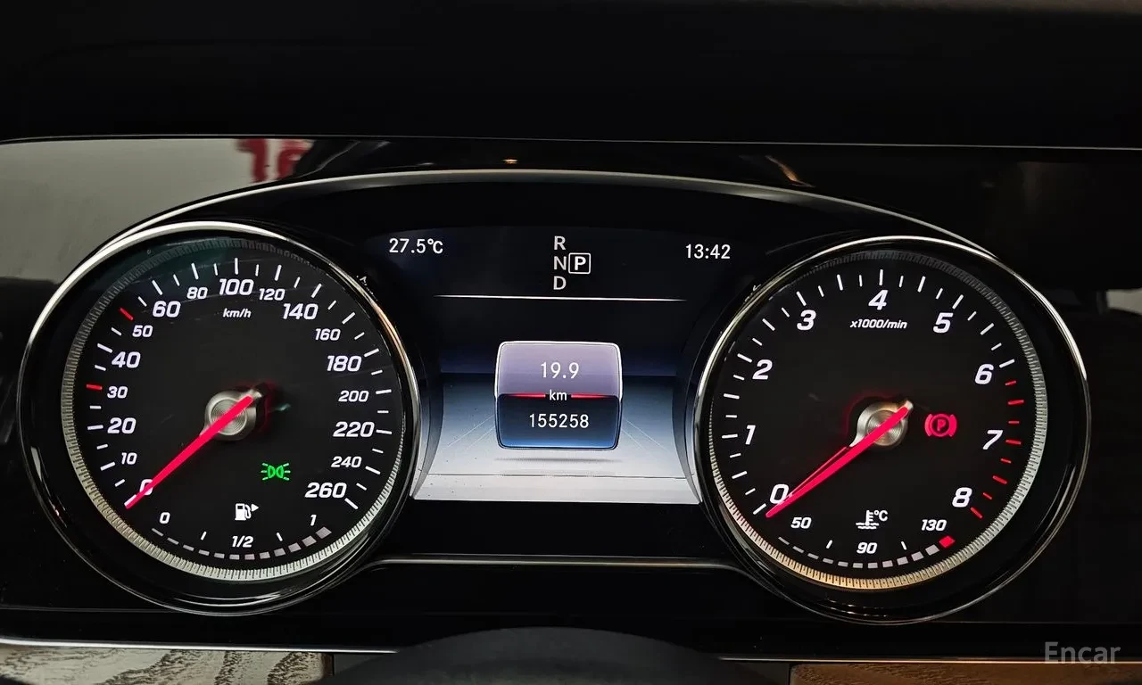 Mercedes-Benz E 300 4MATIC* 360 КАМЕРИ* ХЕД-ЪП* КРАЙНА ЦЕНА* , снимка 13 - Автомобили и джипове - 56567134