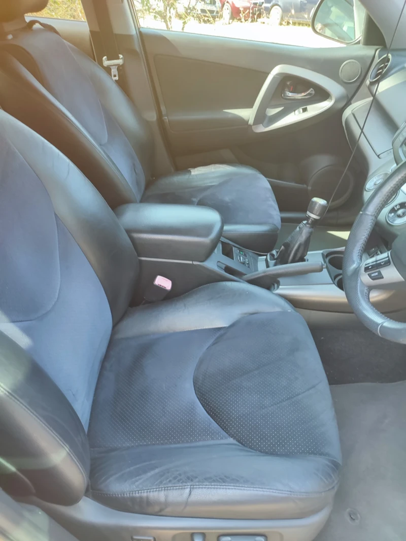 Toyota Rav4 2.2 d4d, снимка 8 - Автомобили и джипове - 51376849
