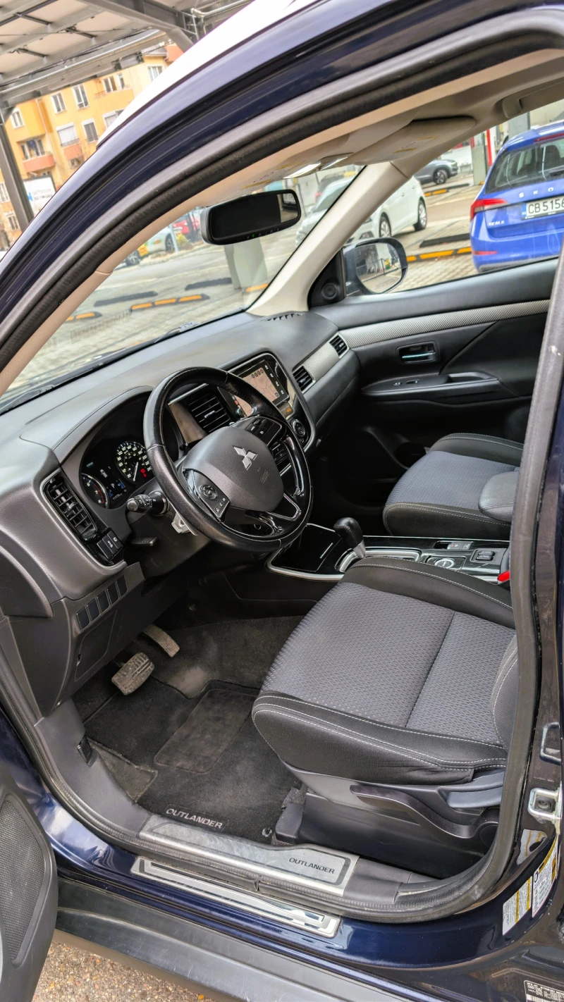 Mitsubishi Outlander 3.0 V6 4x4, снимка 11 - Автомобили и джипове - 53239093