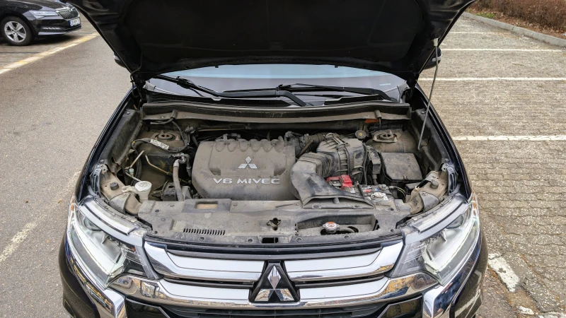 Mitsubishi Outlander 3.0 V6 4x4, снимка 9 - Автомобили и джипове - 53239093