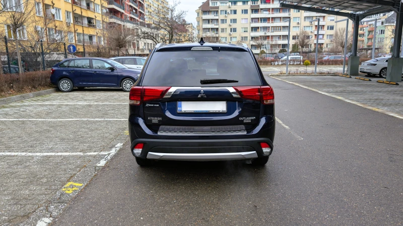 Mitsubishi Outlander 3.0 V6 4x4, снимка 4 - Автомобили и джипове - 53239093