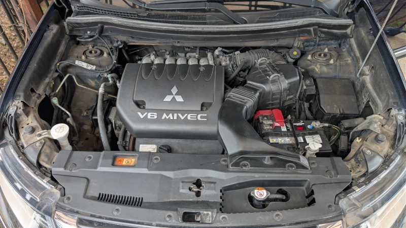 Mitsubishi Outlander 3.0 V6 4x4, снимка 9 - Автомобили и джипове - 53331097