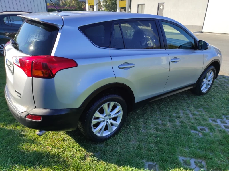Toyota Rav4 2.2 D4D, снимка 3 - Автомобили и джипове - 53401051