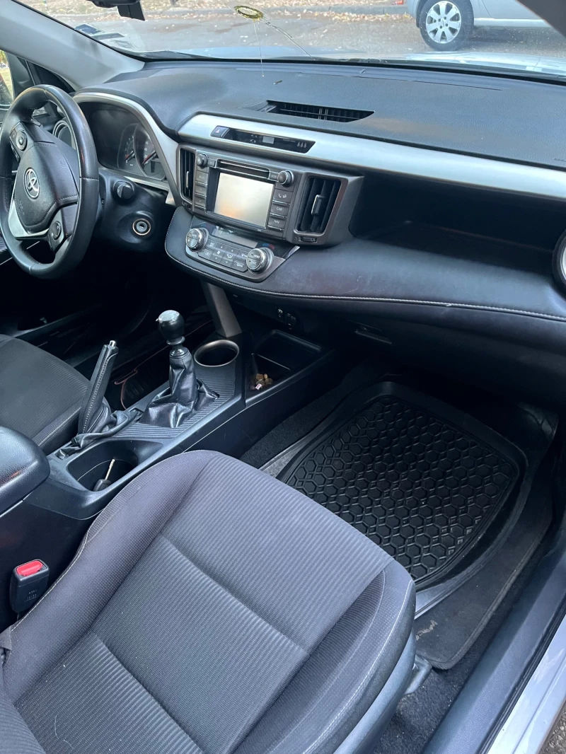 Toyota Rav4 2.2 D4D, снимка 8 - Автомобили и джипове - 53401051