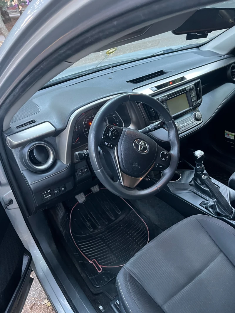 Toyota Rav4 2.2 D4D, снимка 7 - Автомобили и джипове - 53401051