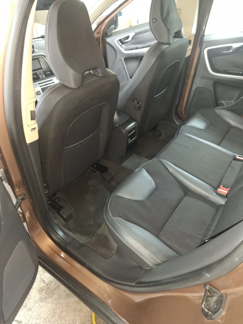 Volvo XC60 2.4 163кс , снимка 10 - Автомобили и джипове - 53446507