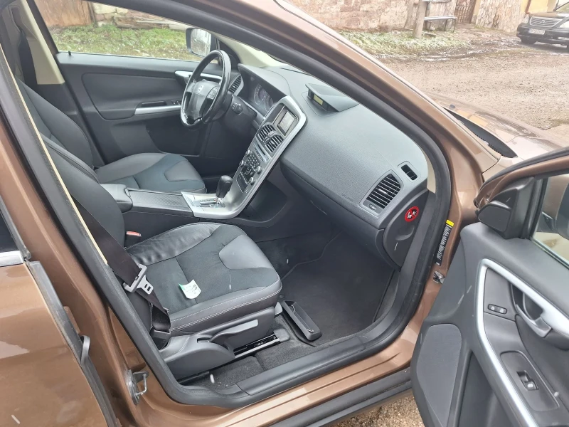 Volvo XC60 2.4 163кс , снимка 15 - Автомобили и джипове - 53446507