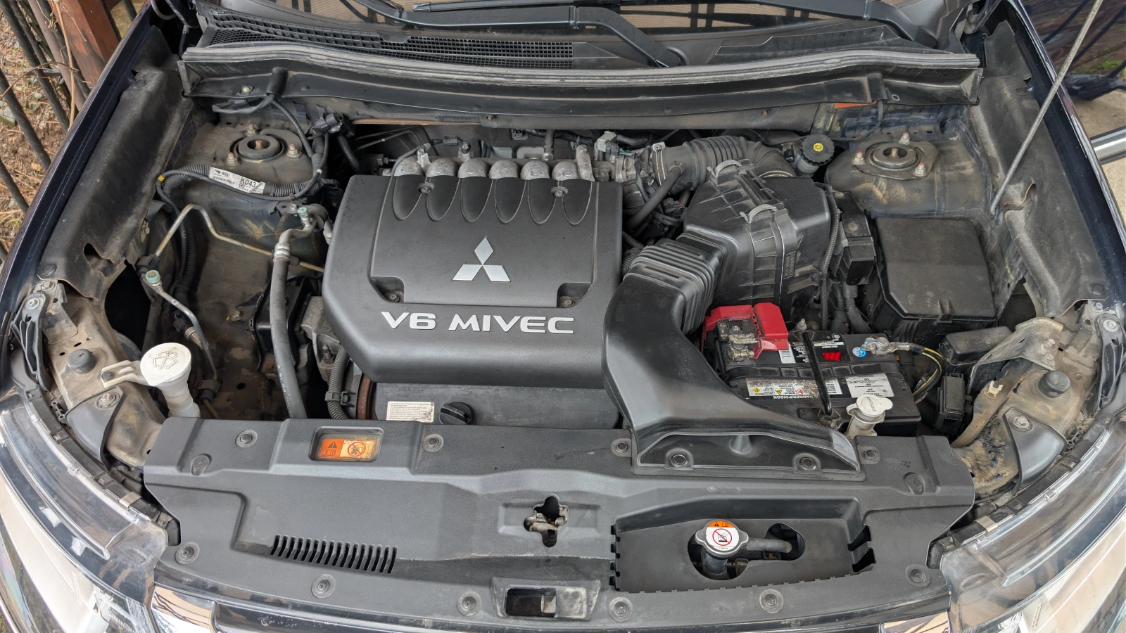 Mitsubishi Outlander 3.0 V6 4x4 - изображение 9