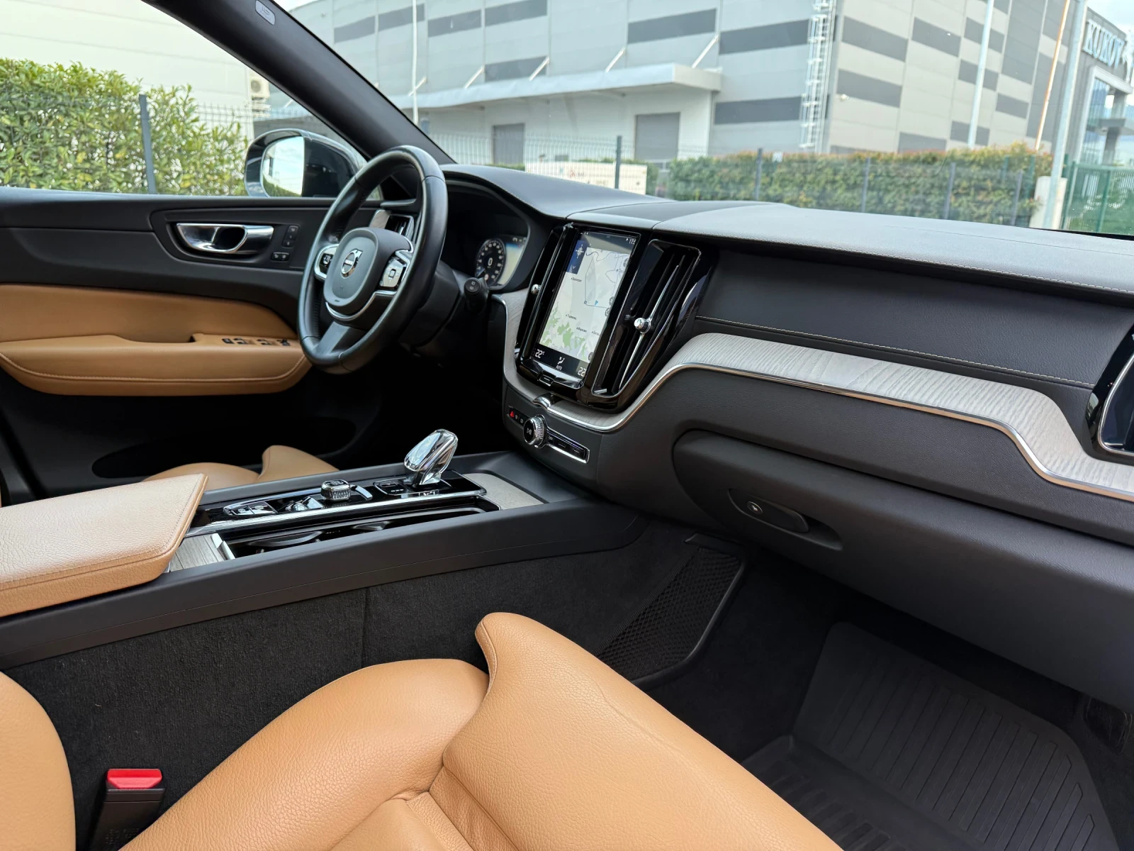 Volvo XC60 2.0/B5/INSCRIPTION/Mild Hybrid/4x4/ПЪЛ.СЕРВ.ИСТ.!!, снимка 9 - Автомобили и джипове - 53998480