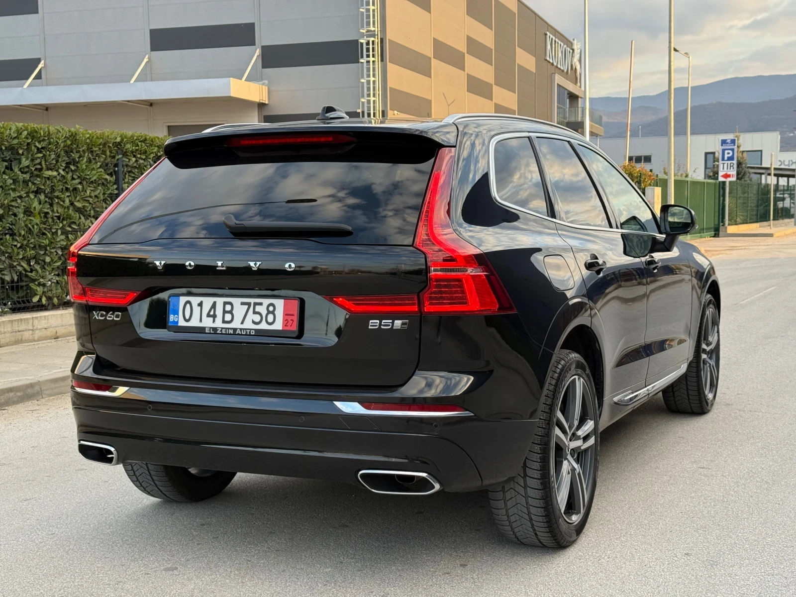 Volvo XC60 2.0/B5/INSCRIPTION/Mild Hybrid/4x4/ПЪЛ.СЕРВ.ИСТ.!!, снимка 3 - Автомобили и джипове - 53998480