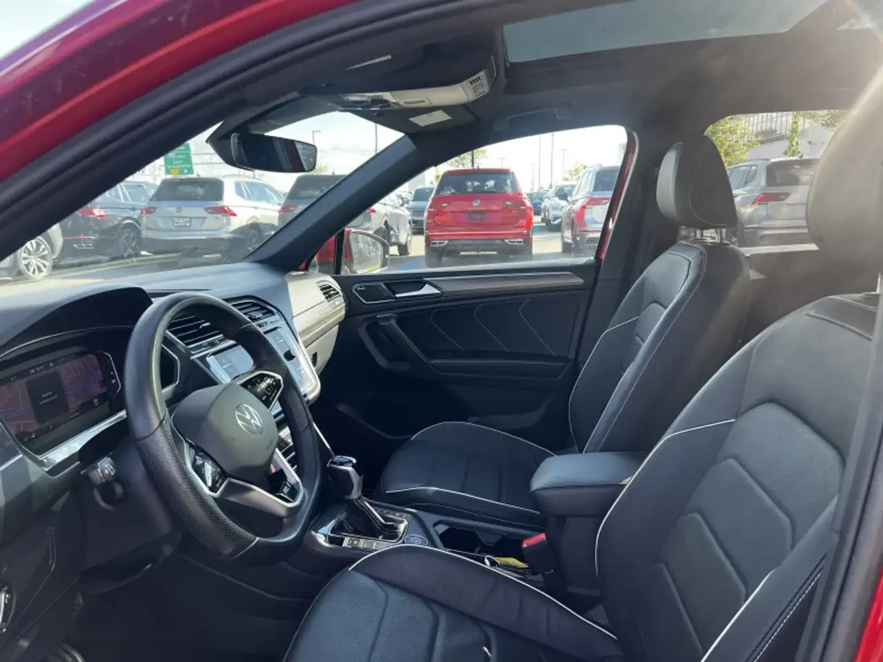 VW Tiguan R-Line Highline* 4Motion* Distr* Обдухване* Pano, снимка 5 - Автомобили и джипове - 55505320