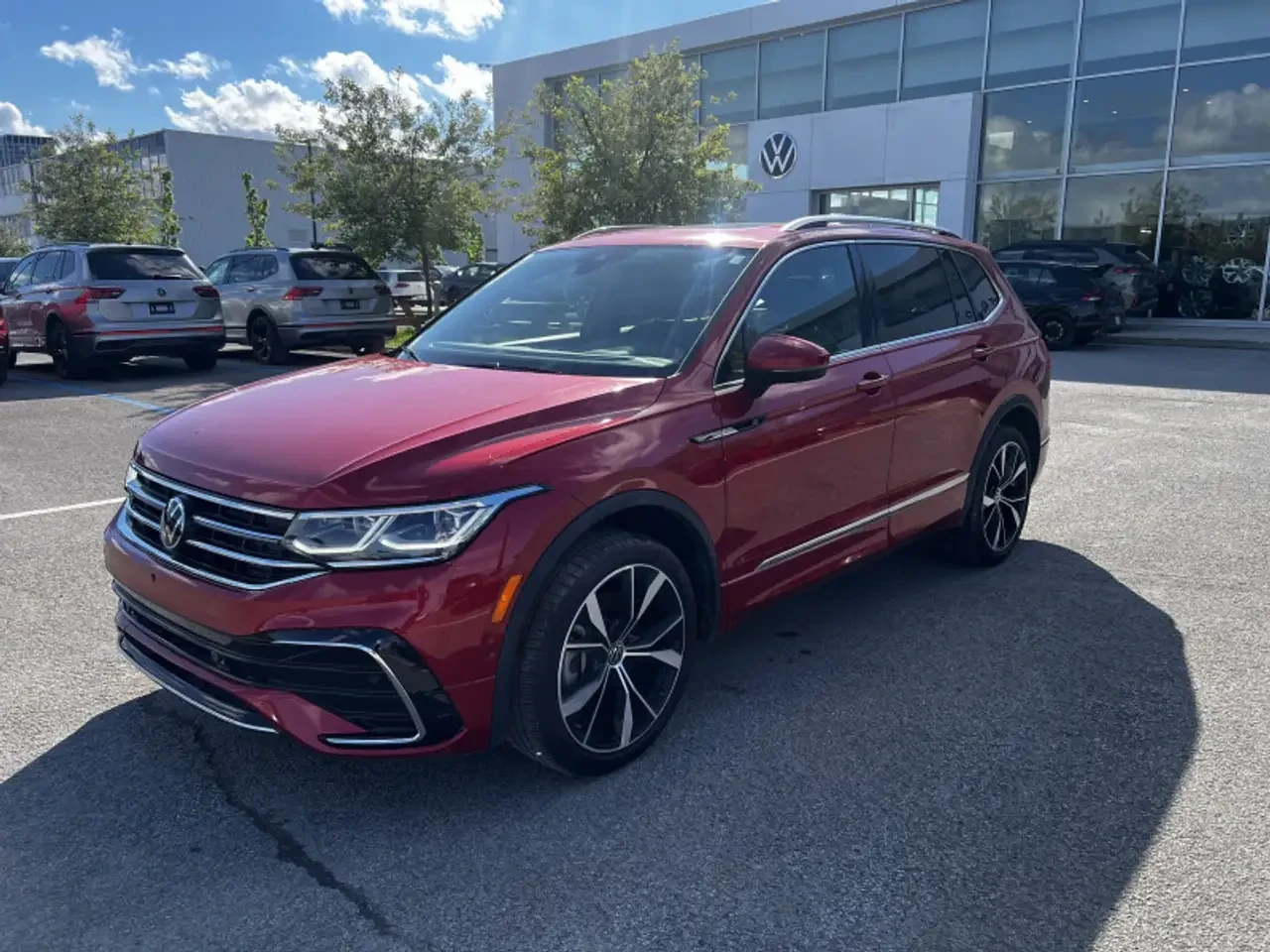 VW Tiguan R-Line Highline* 4Motion* Distr* Обдухване* Pano, снимка 4 - Автомобили и джипове - 55505320