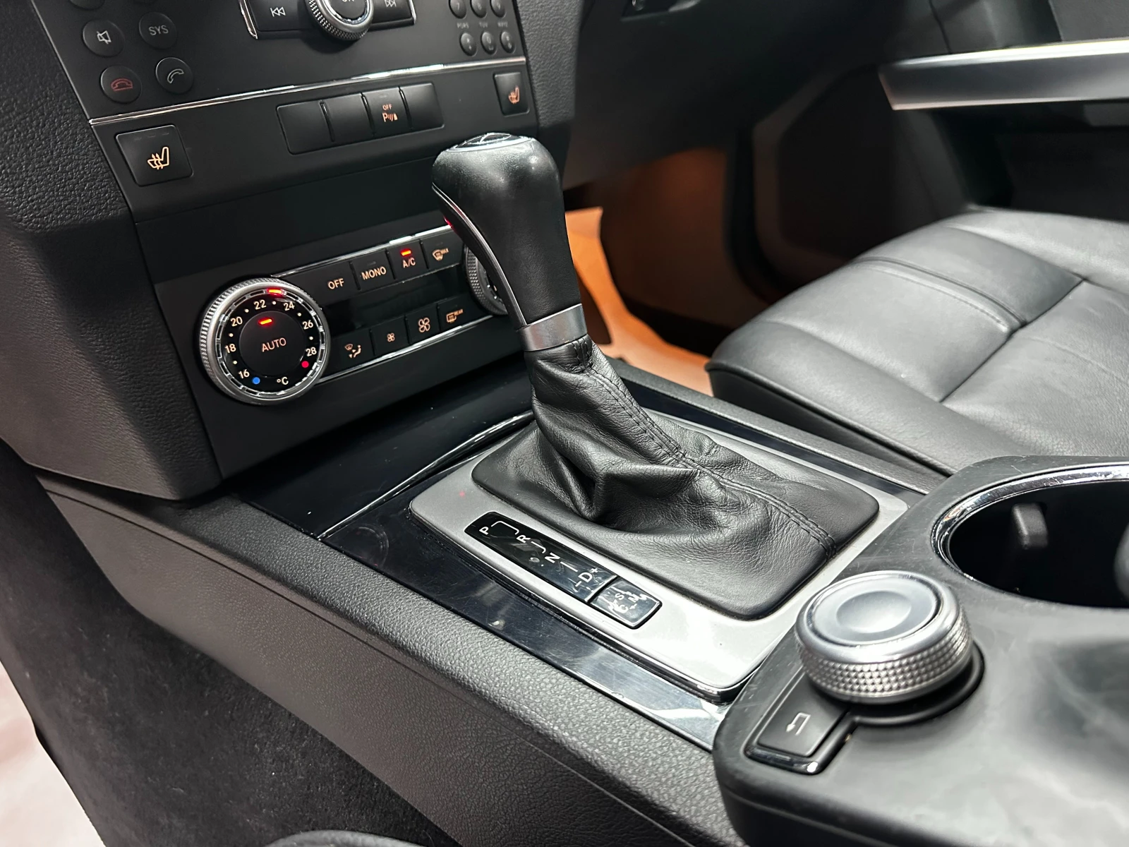 Mercedes-Benz GLK 280/Газов инж/ГАРАНЦИЯ 6 мес/Уникално запазен, снимка 10 - Автомобили и джипове - 56148615