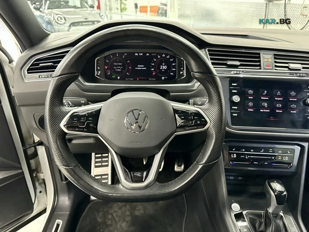 VW Tiguan R-Line Black 4Motion * АвтоКредит * (ЦЕНА ДО БГ), снимка 15 - Автомобили и джипове - 56167302