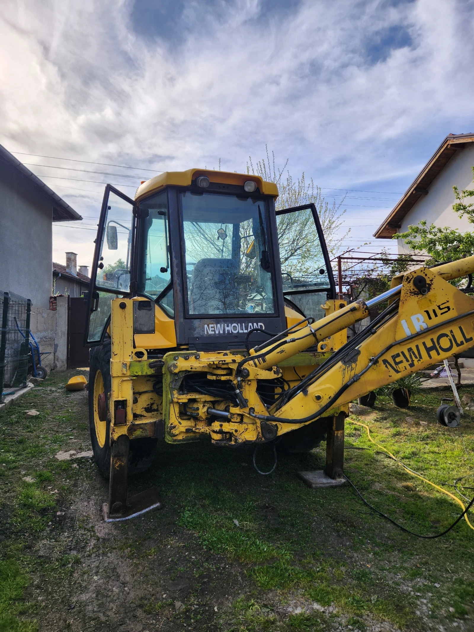 Багер New Holland LB115B, снимка 12 - Индустриална техника - 54378974