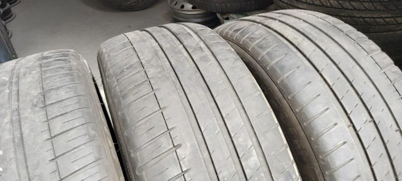 Гуми Летни 235/45R19, снимка 3 - Гуми и джанти - 33034289