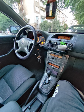 Toyota Avensis Комби, снимка 12 - Автомобили и джипове - 44157937