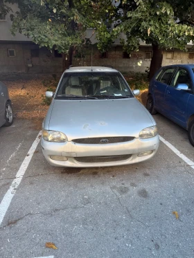 ������ Ford Escort