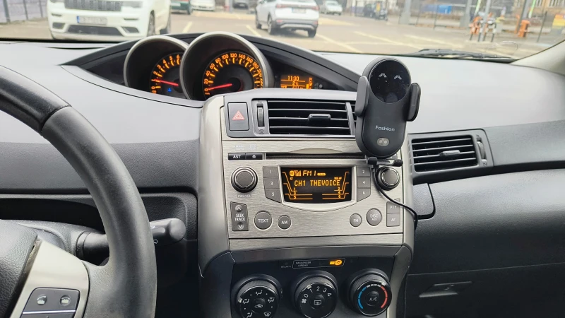 Toyota Verso 1.6 ГАЗ, снимка 13 - Автомобили и джипове - 49228662