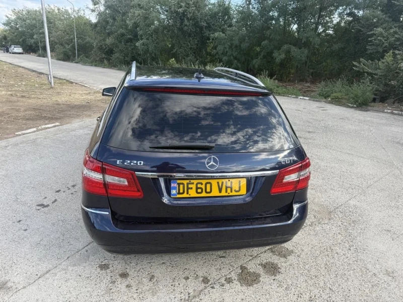Mercedes-Benz E 220, снимка 2 - Автомобили и джипове - 51629043