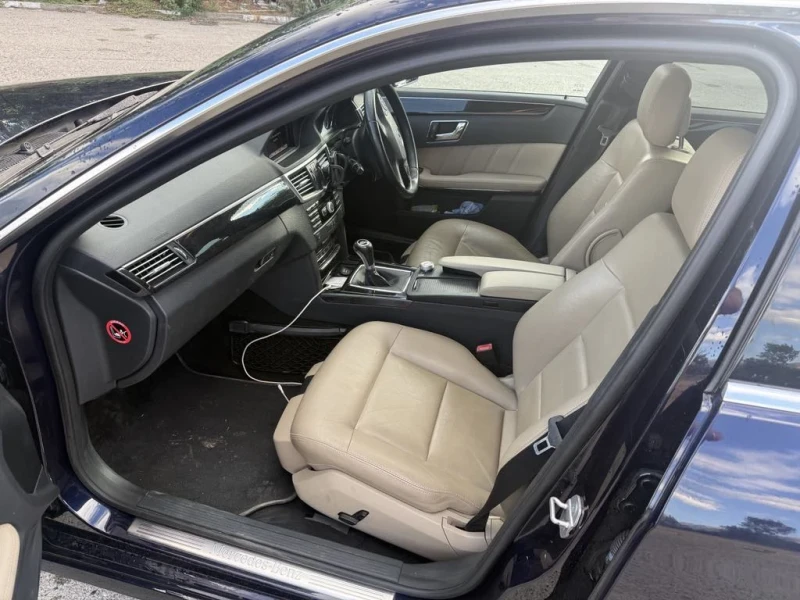 Mercedes-Benz E 220, снимка 5 - Автомобили и джипове - 51629043