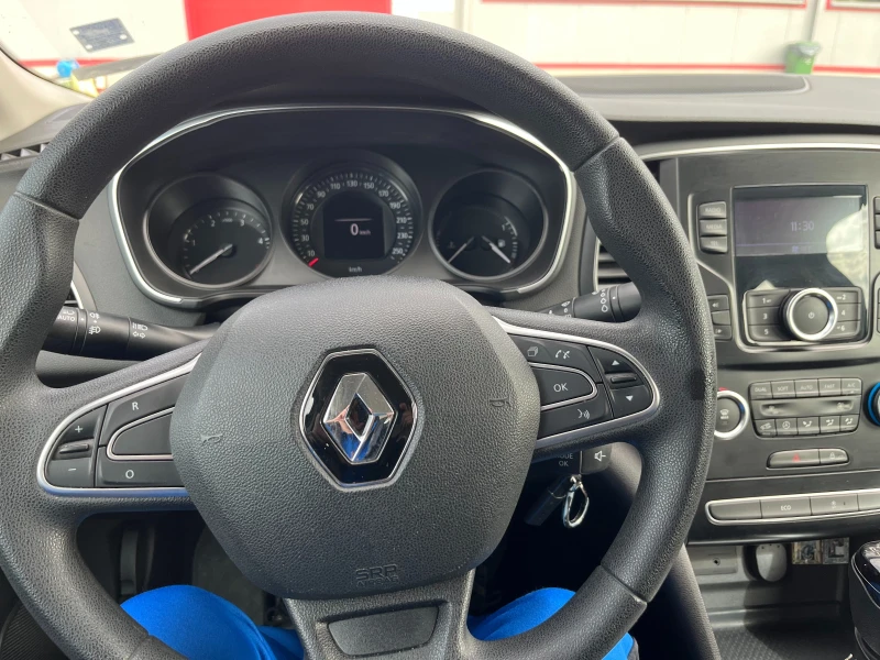 Renault Megane 1.5 dci, снимка 10 - Автомобили и джипове - 52050422