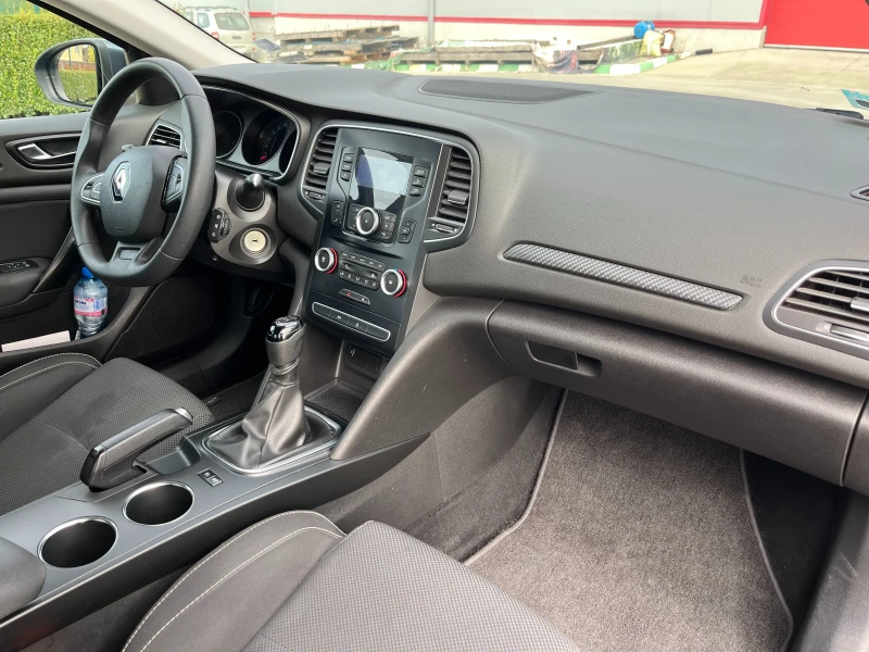 Renault Megane 1.5 dci, снимка 9 - Автомобили и джипове - 52050422