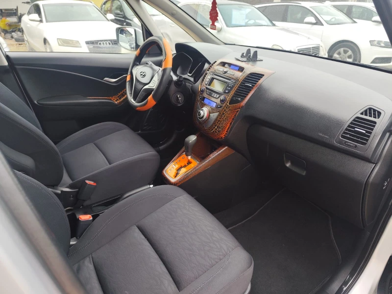 Hyundai I20 1.6 бензин Автомат, снимка 12 - Автомобили и джипове - 53292618