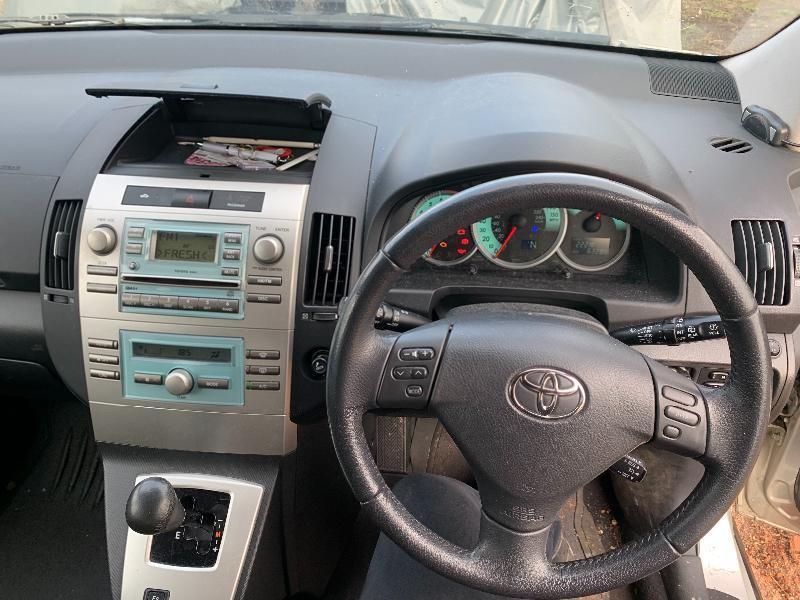 Toyota Corolla verso 1.8. VVT-I 129к.с  АВТОМАТ НА ЧАСТИ, снимка 7 - Автомобили и джипове - 41369027