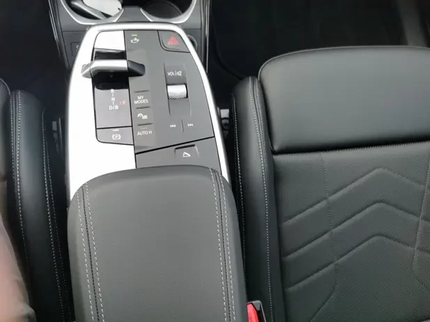 BMW iX1 xDrive30 = M-Sport Pro = Гаранция, снимка 8 - Автомобили и джипове - 54957728