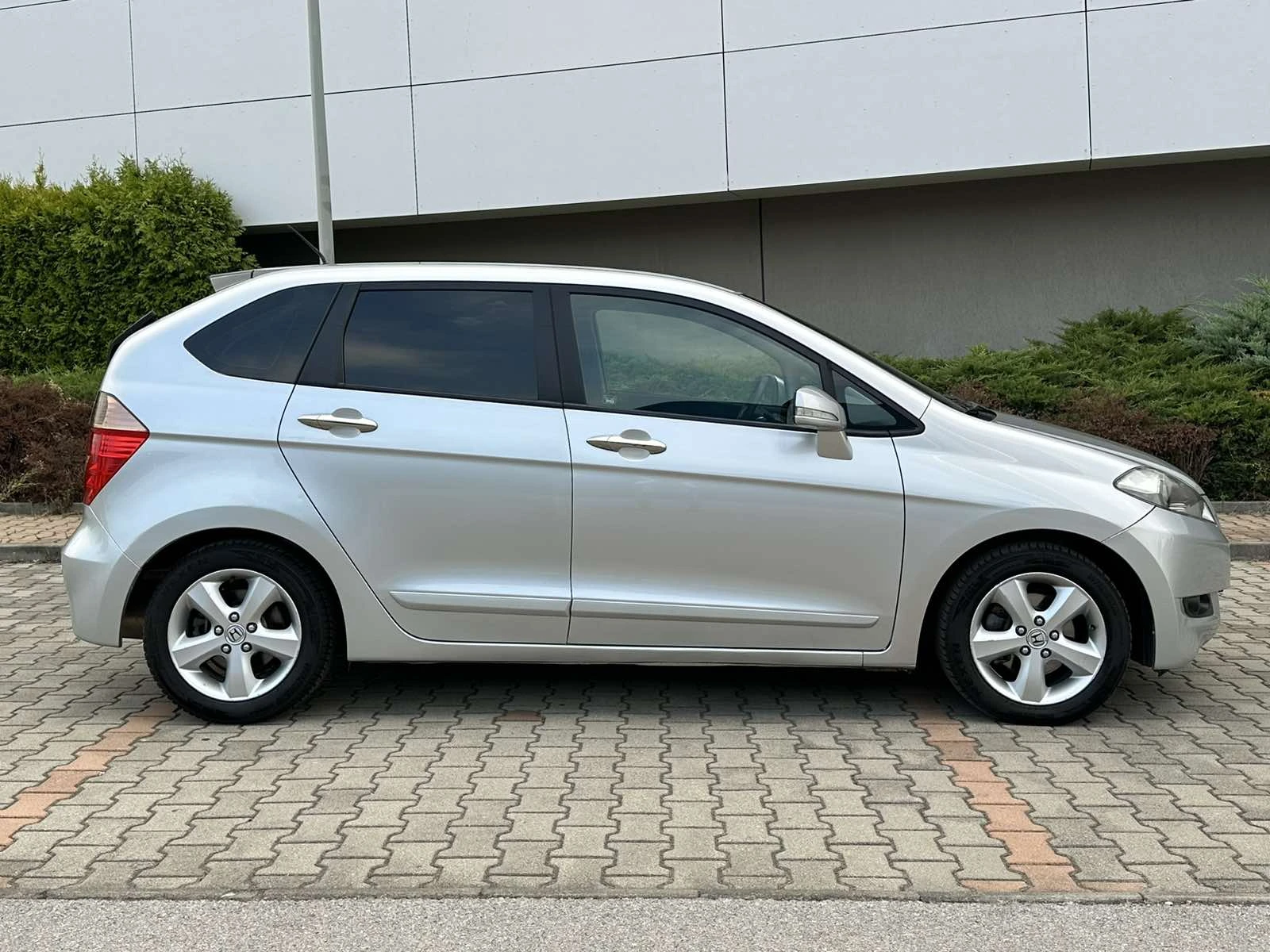 Honda Fr-v 1.8 i-140 К.С.FACE LIFT - изображение 8