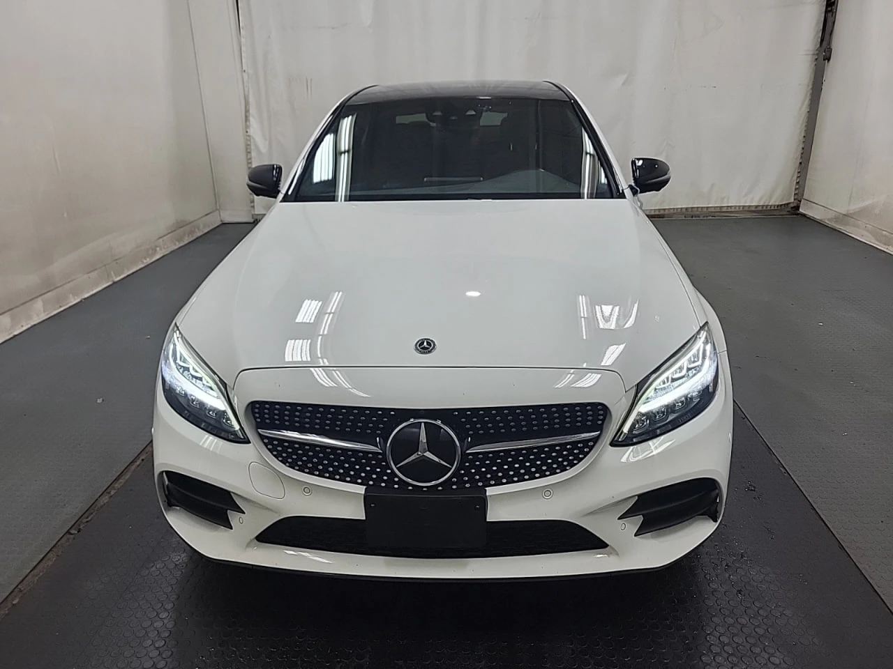 Mercedes-Benz C 300 * CARFAX * АВТО КРЕДИТ * ЦЕНА ДО БГ! - изображение 2