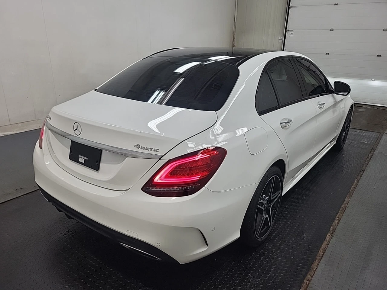 Mercedes-Benz C 300 * CARFAX * АВТО КРЕДИТ * ЦЕНА ДО БГ! - изображение 6