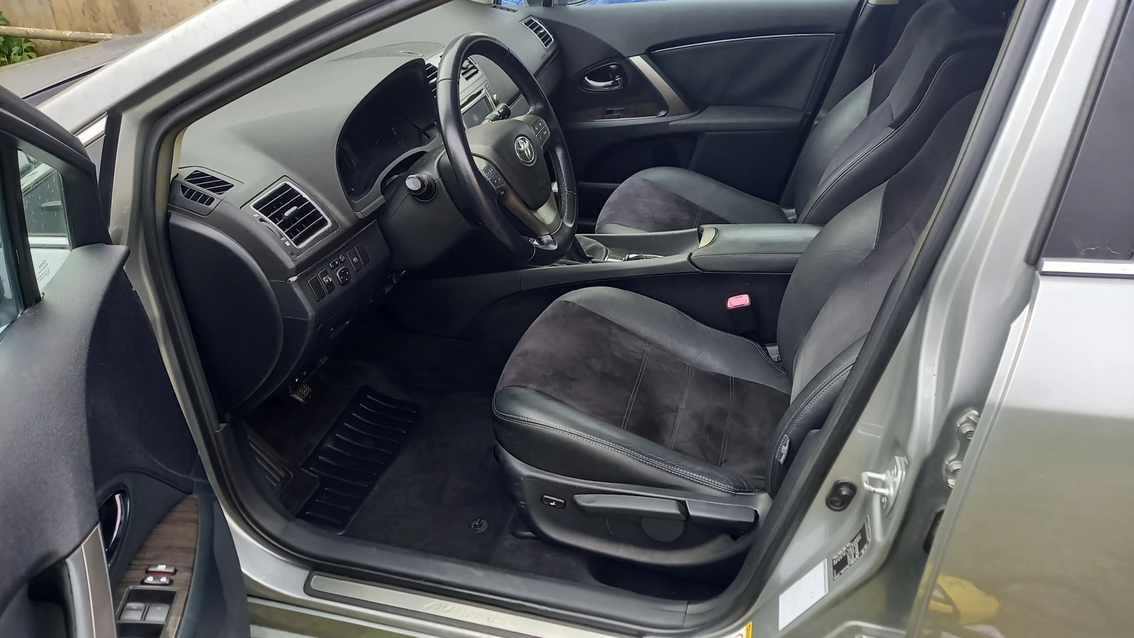 Toyota Avensis 2.0 D4D, T27 - изображение 4