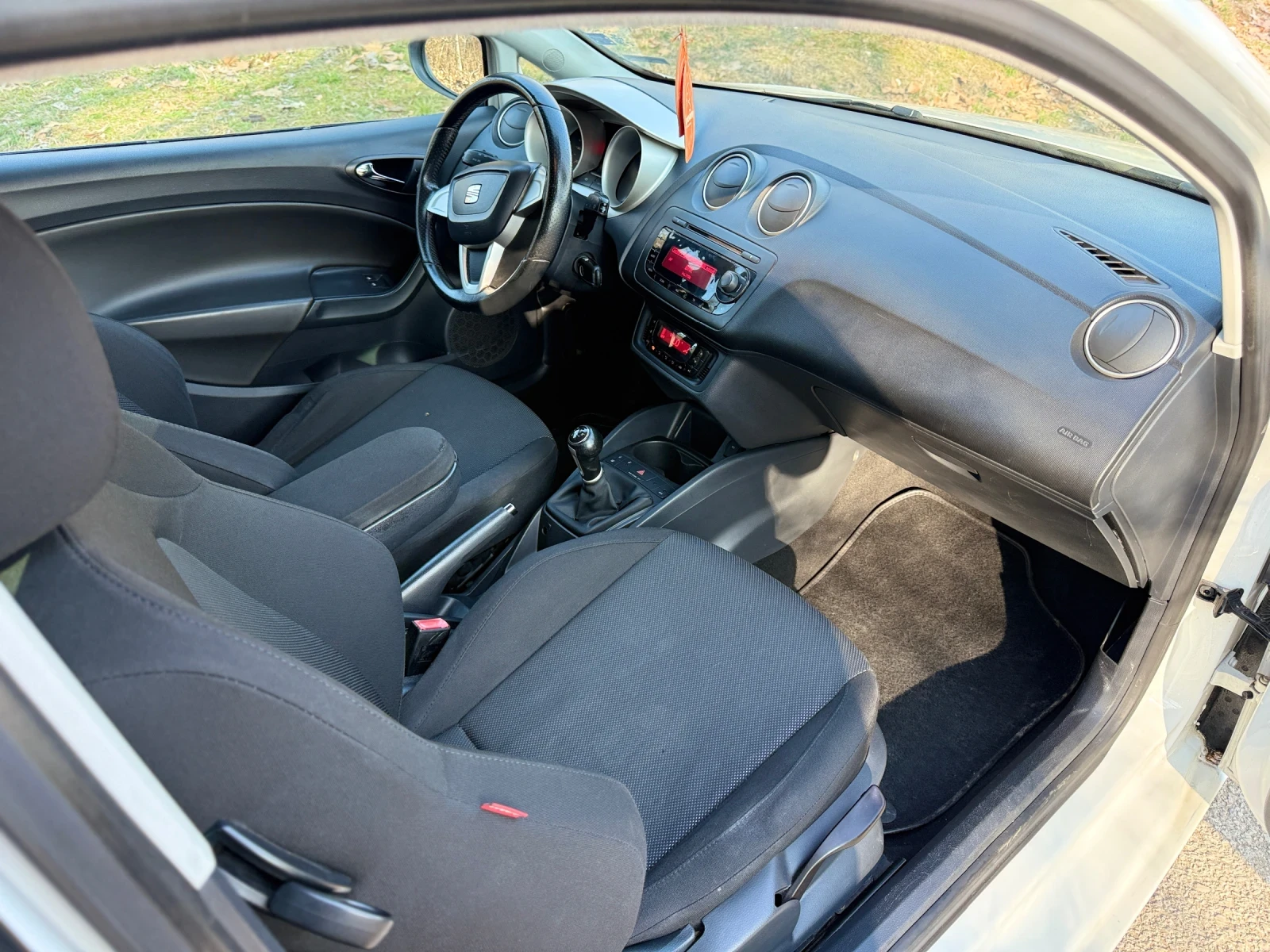 Seat Ibiza 6J, снимка 15 - Автомобили и джипове - 53804051