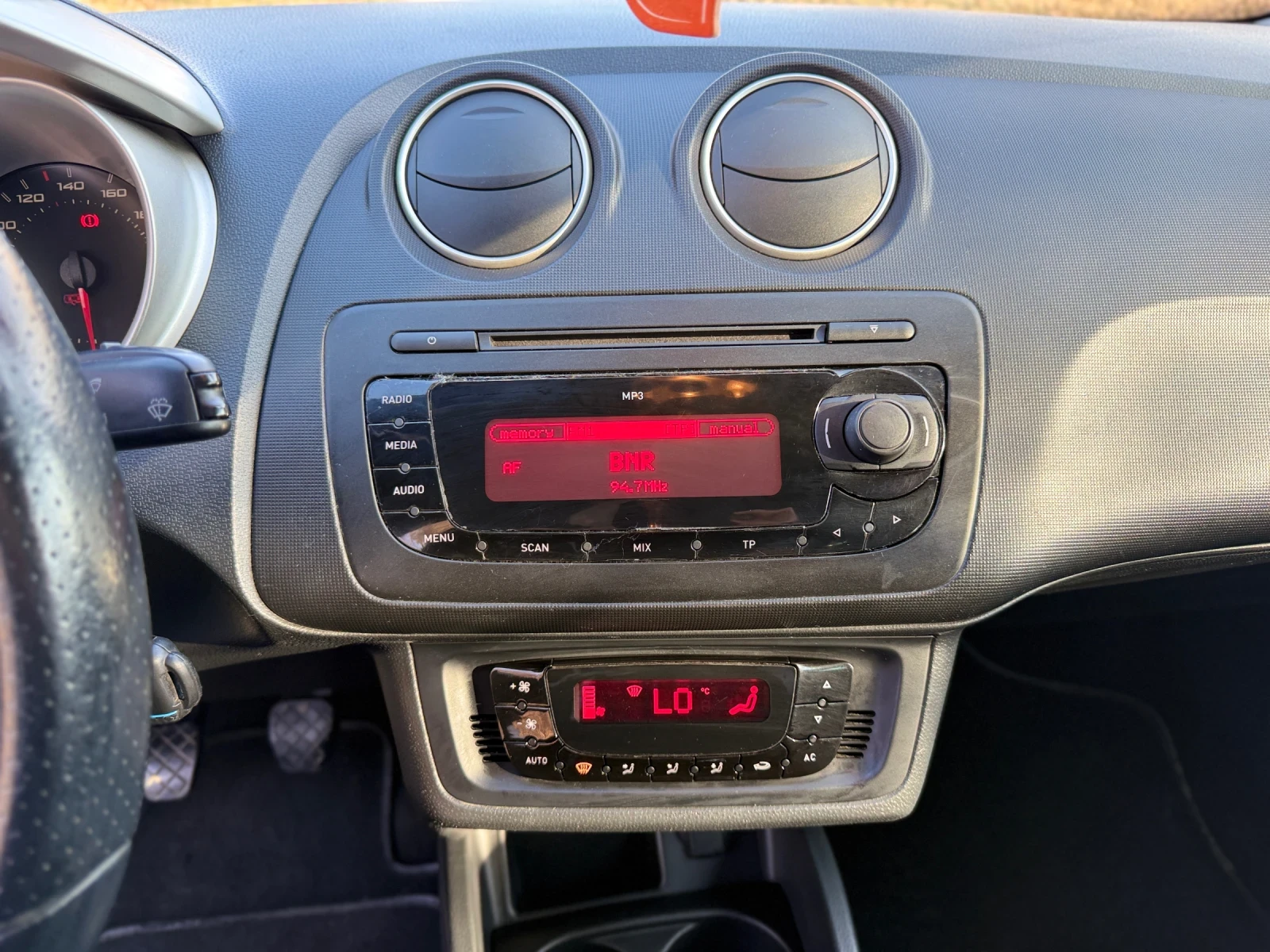 Seat Ibiza 6J, снимка 13 - Автомобили и джипове - 53804051