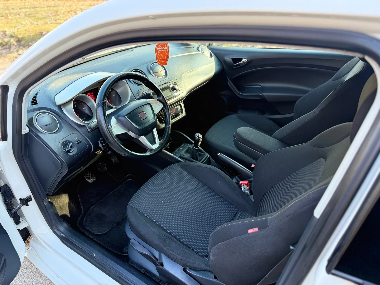 Seat Ibiza 6J, снимка 9 - Автомобили и джипове - 53804051