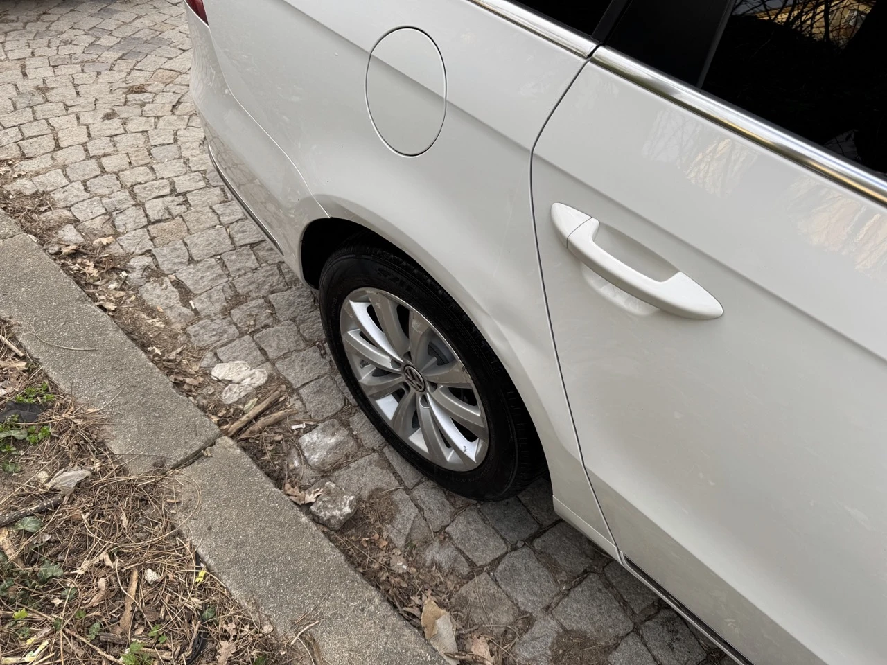 VW Passat 1.6 TDI, снимка 4 - Автомобили и джипове - 54195999