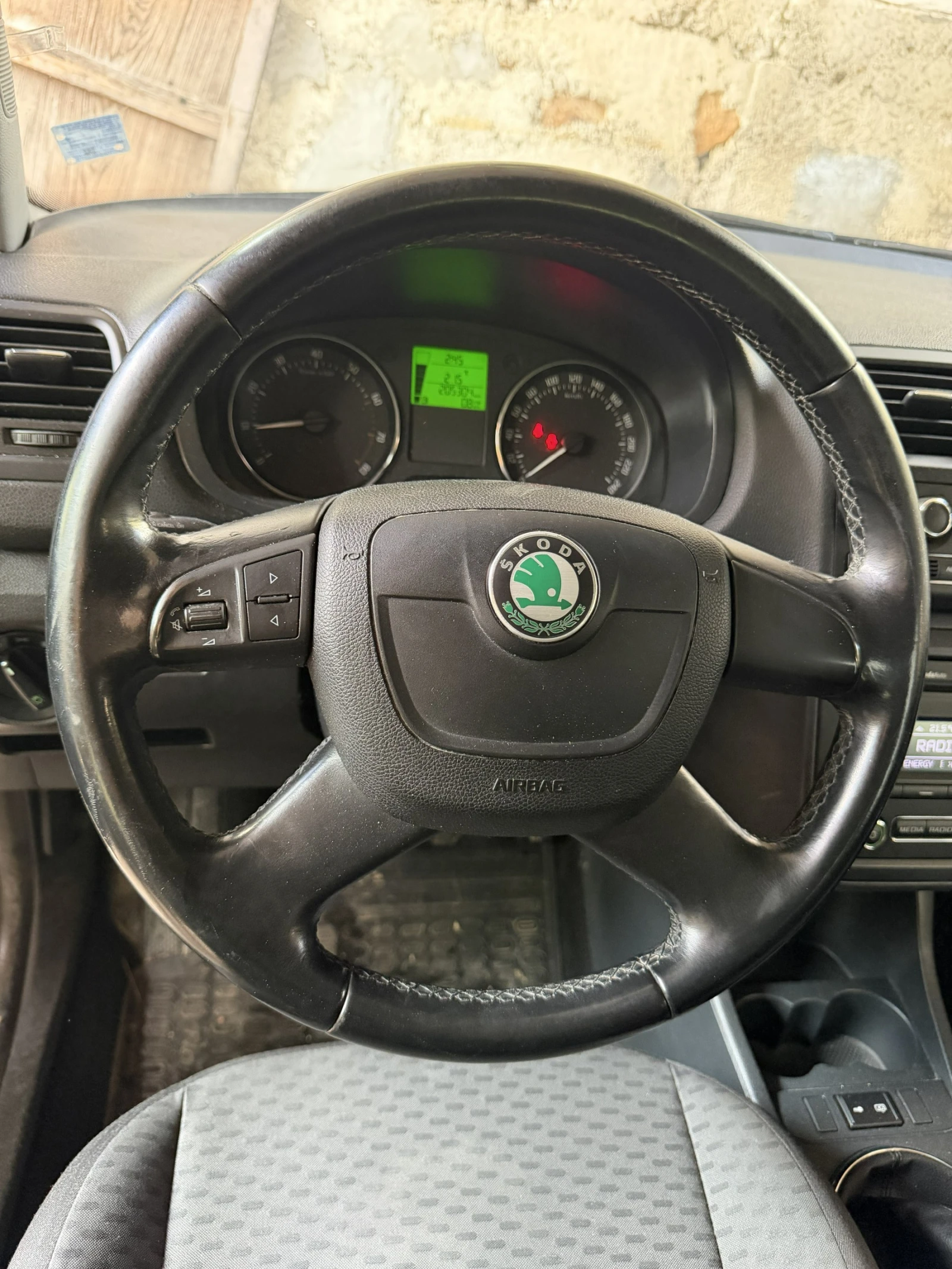 Skoda Roomster 1.2 HTP, снимка 8 - Автомобили и джипове - 54811870