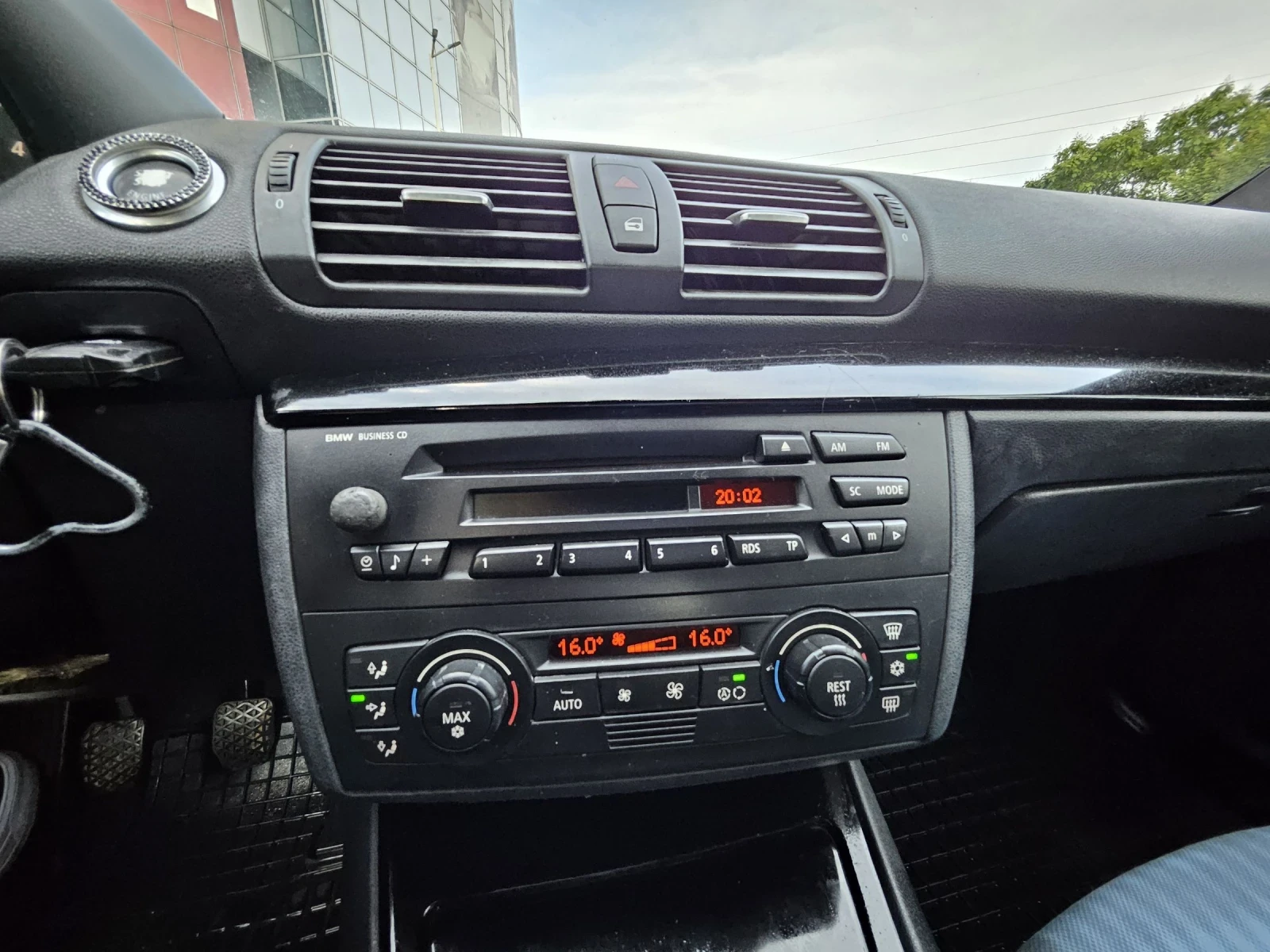 BMW 118, снимка 13 - Автомобили и джипове - 54948785