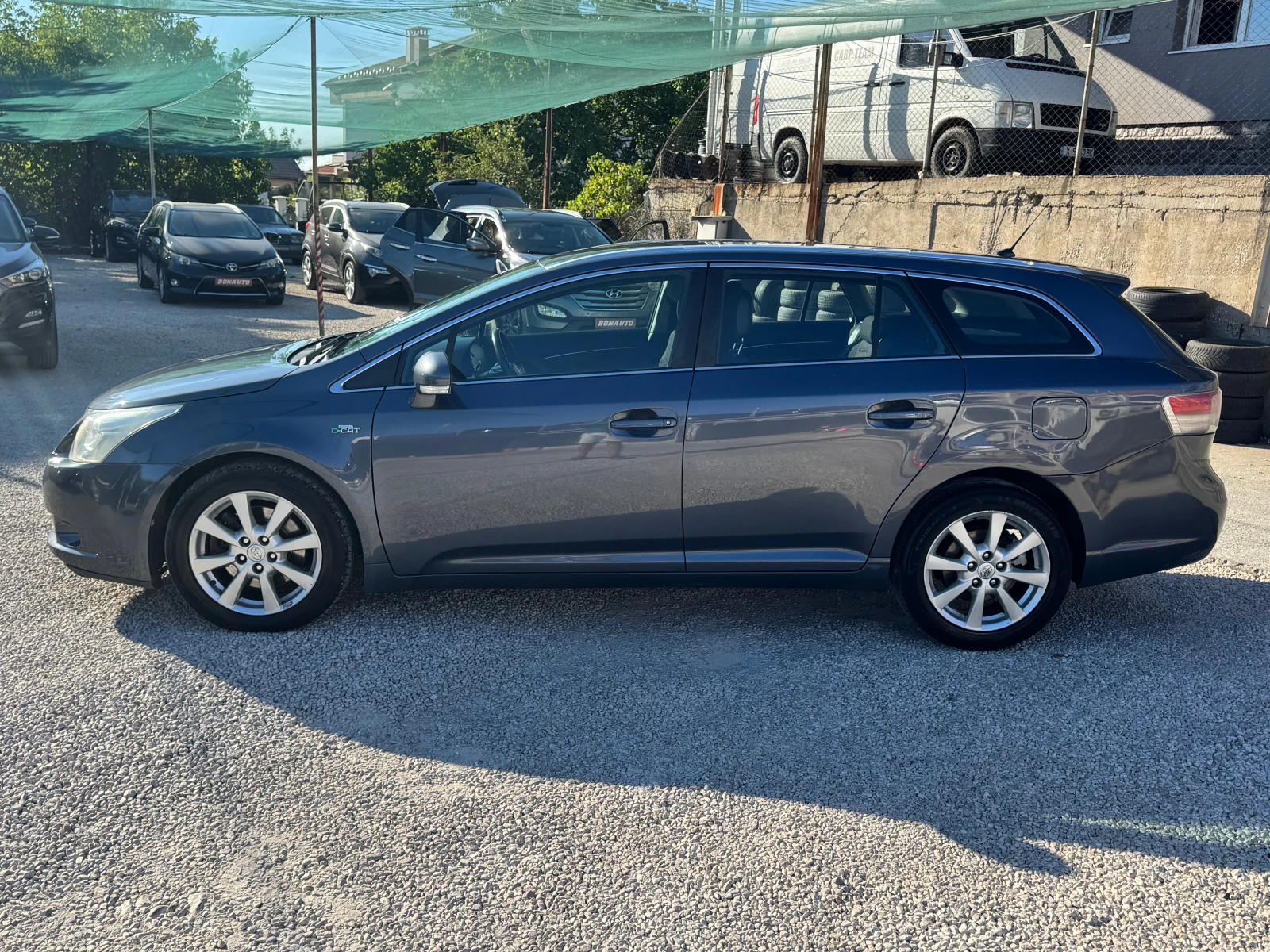 Toyota Avensis АВТОМАТ-ОБСЛУЖЕНА, снимка 6 - Автомобили и джипове - 55693960