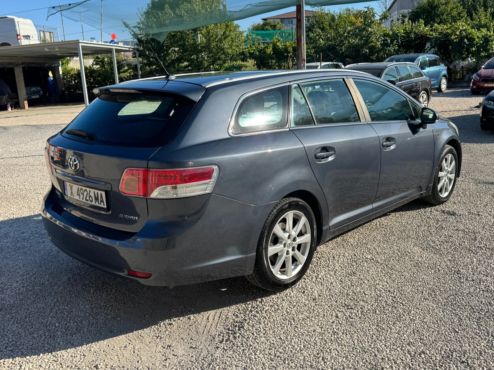 Toyota Avensis АВТОМАТ-ОБСЛУЖЕНА, снимка 4 - Автомобили и джипове - 55693960