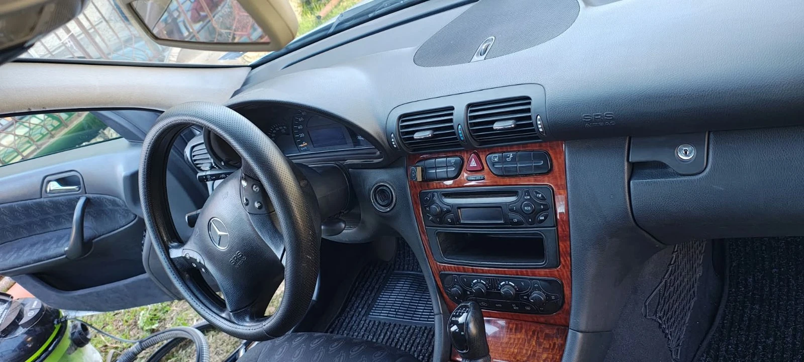 Mercedes-Benz C 180, снимка 6 - Автомобили и джипове - 56659427