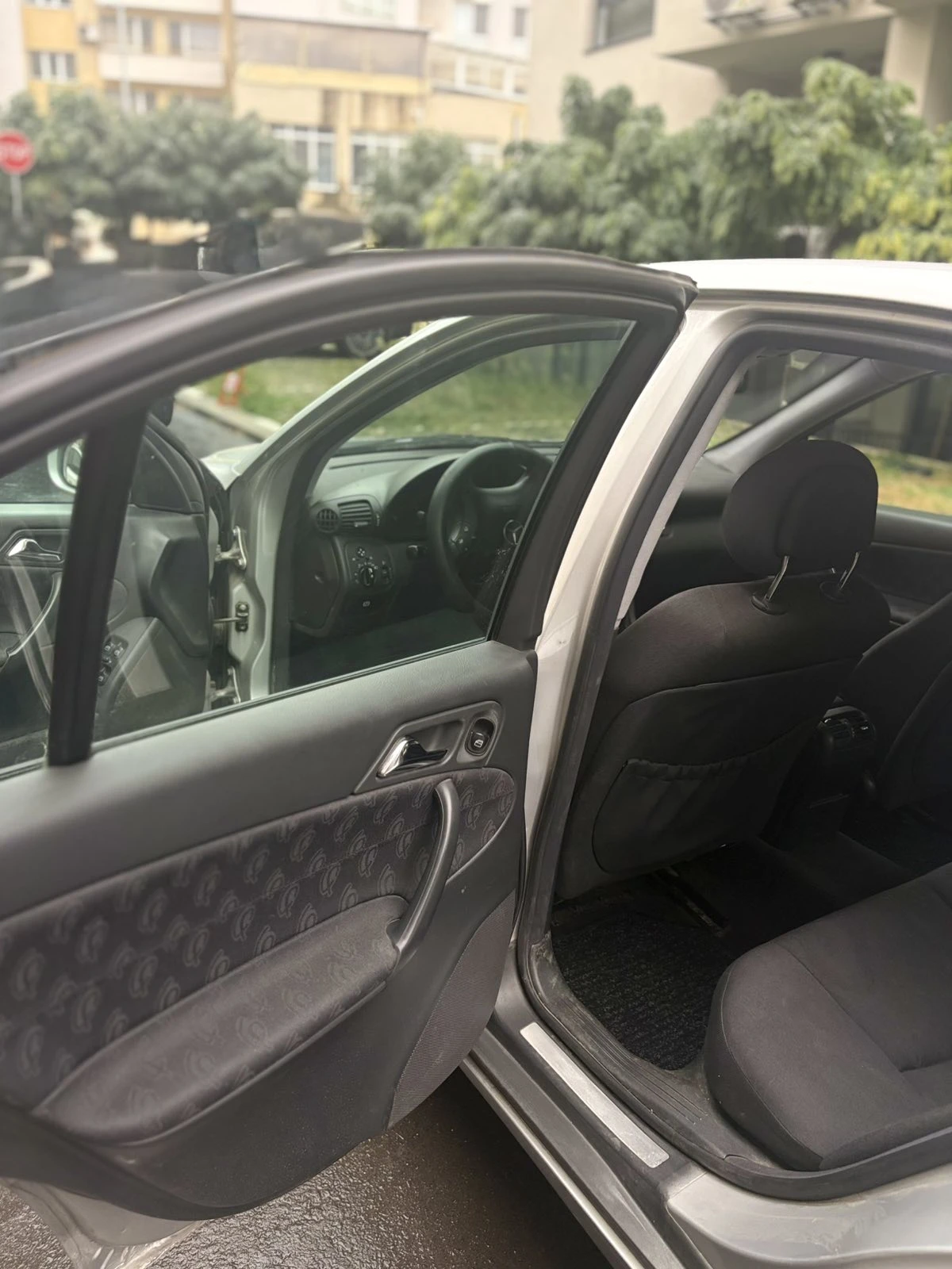 Mercedes-Benz C 180, снимка 8 - Автомобили и джипове - 56659427